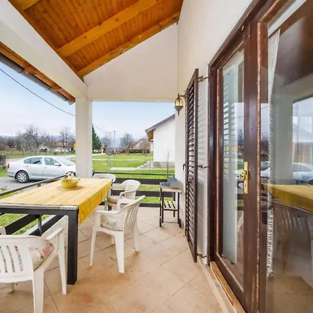 Oasis Lika Vakantiehuis Gračac